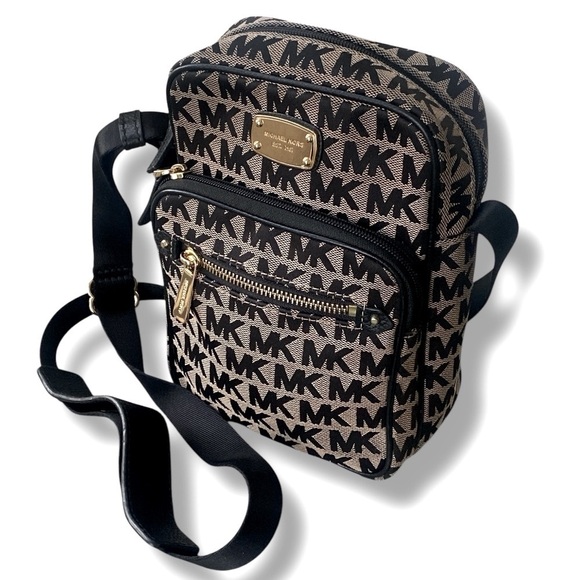 Vintage MICHAEL KORS BEDFORD ZIP CROSSBODY BAG 7 x 9 x 4 Like New Tan/Black - Picture 1 of 12